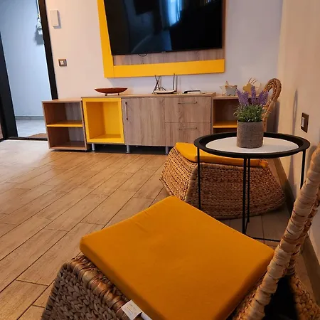Azizi Luxury Blaxy Pool & Piscina Interioara Incalzita Lägenhet