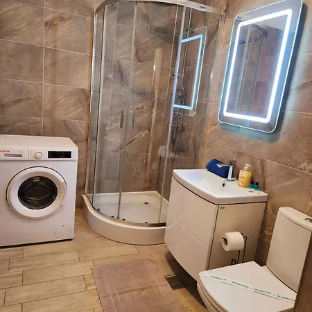 Lägenhet Azizi Luxury Blaxy Pool & Piscina Interioara Incalzita