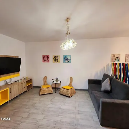 Apartment Azizi Luxury Blaxy Pool & Piscina Interioara Incalzita