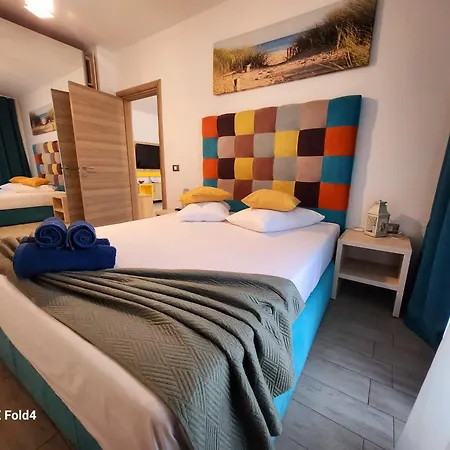Apartment Azizi Luxury Blaxy Pool & Piscina Interioara Incalzita