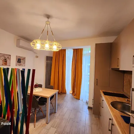 Apartment Azizi Luxury Blaxy Pool & Piscina Interioara Incalzita *