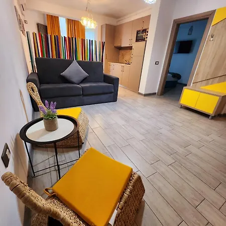 Azizi Luxury Blaxy Pool & Piscina Interioara Incalzita Navodari