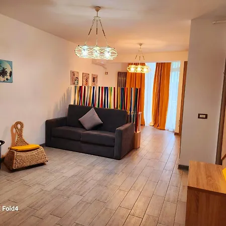 Azizi Luxury Blaxy Pool & Piscina Interioara Incalzita Apartment Navodari